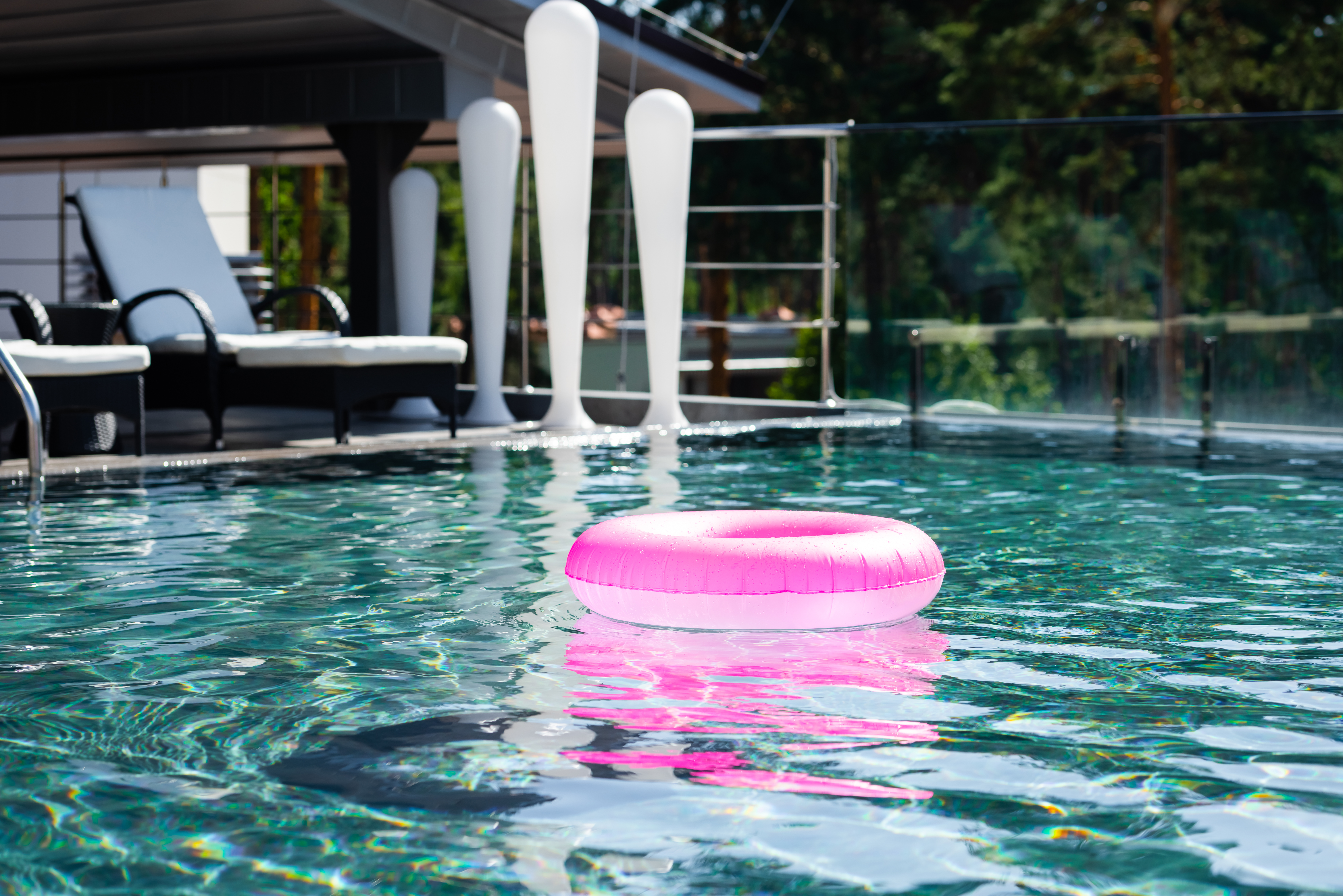Séjour détente dans notre hôtel a acces piscine : luxe, confort et bien-être