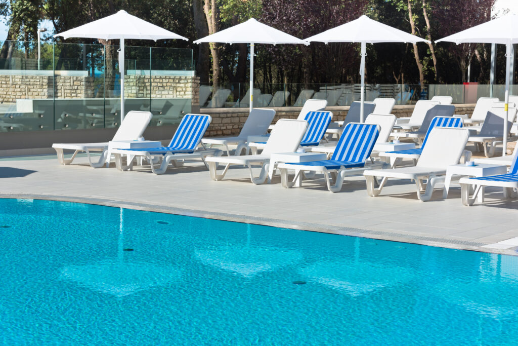 hôtel a acces piscine